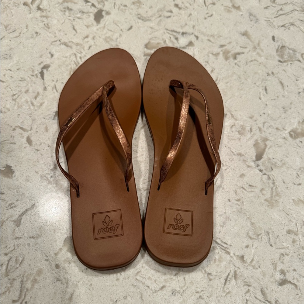 Reef sandals size 7 in good condition